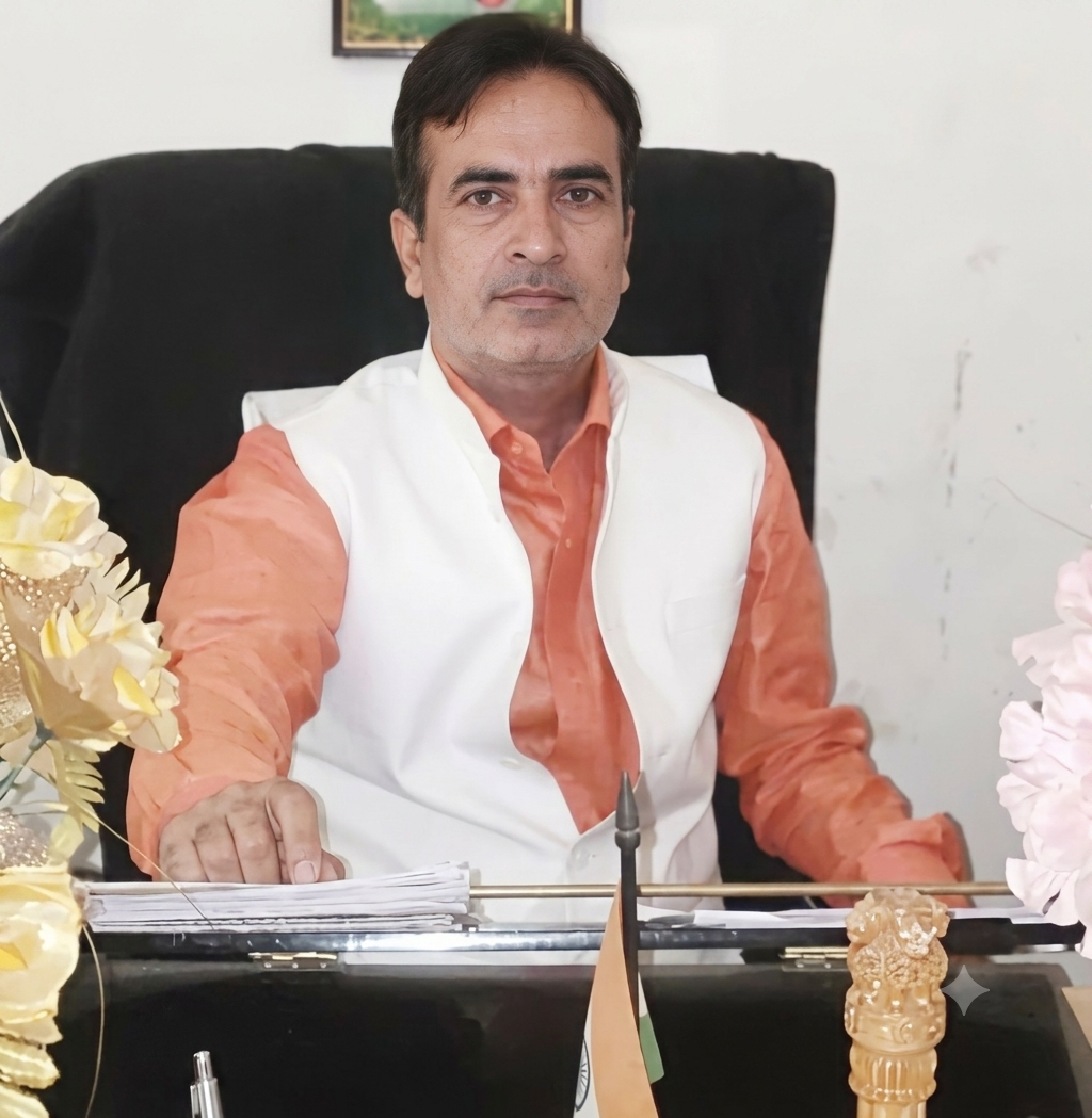 Shri Rajiv Kumar, Principal